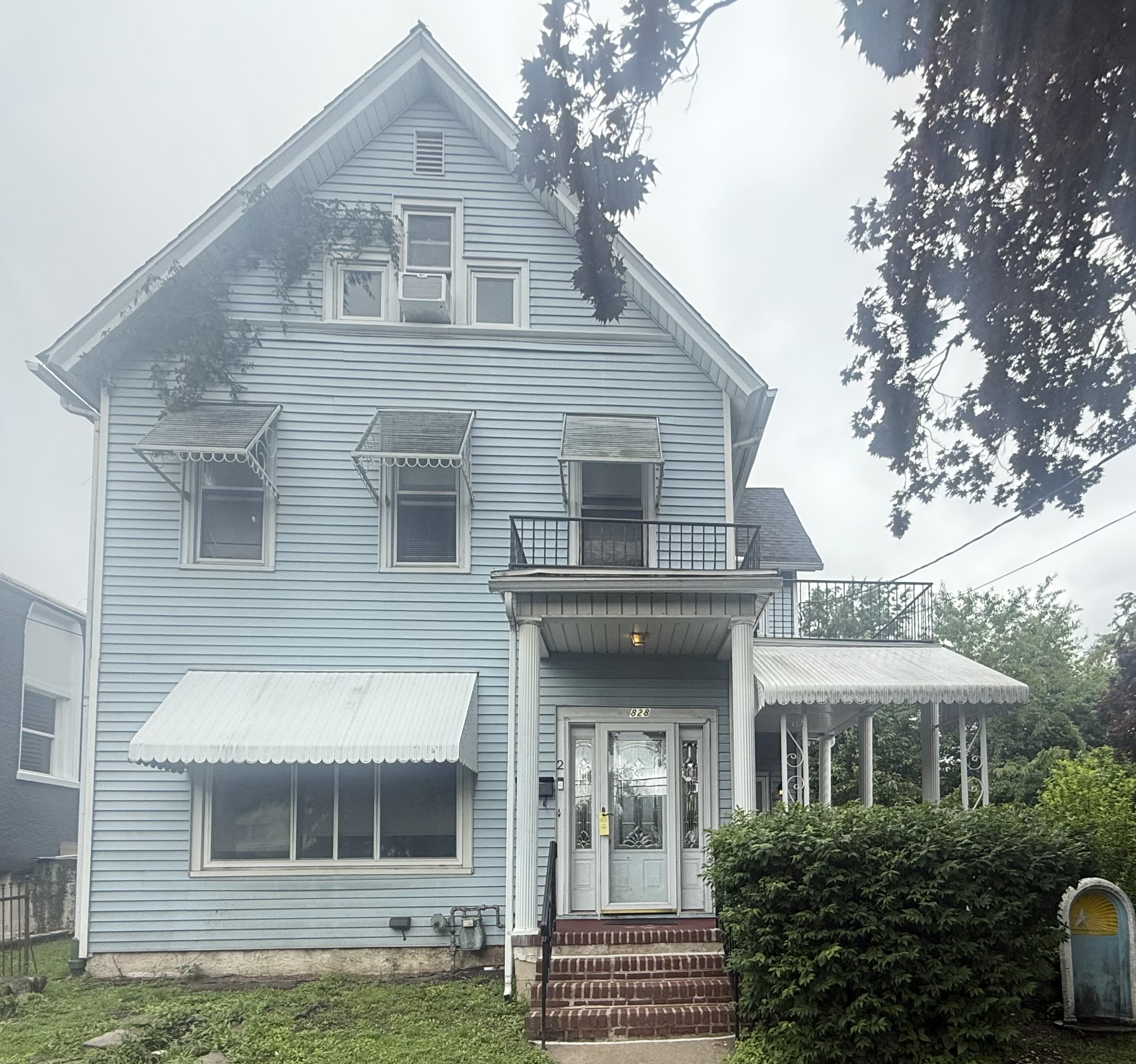 828 Cedar Avenue - 1 st fl