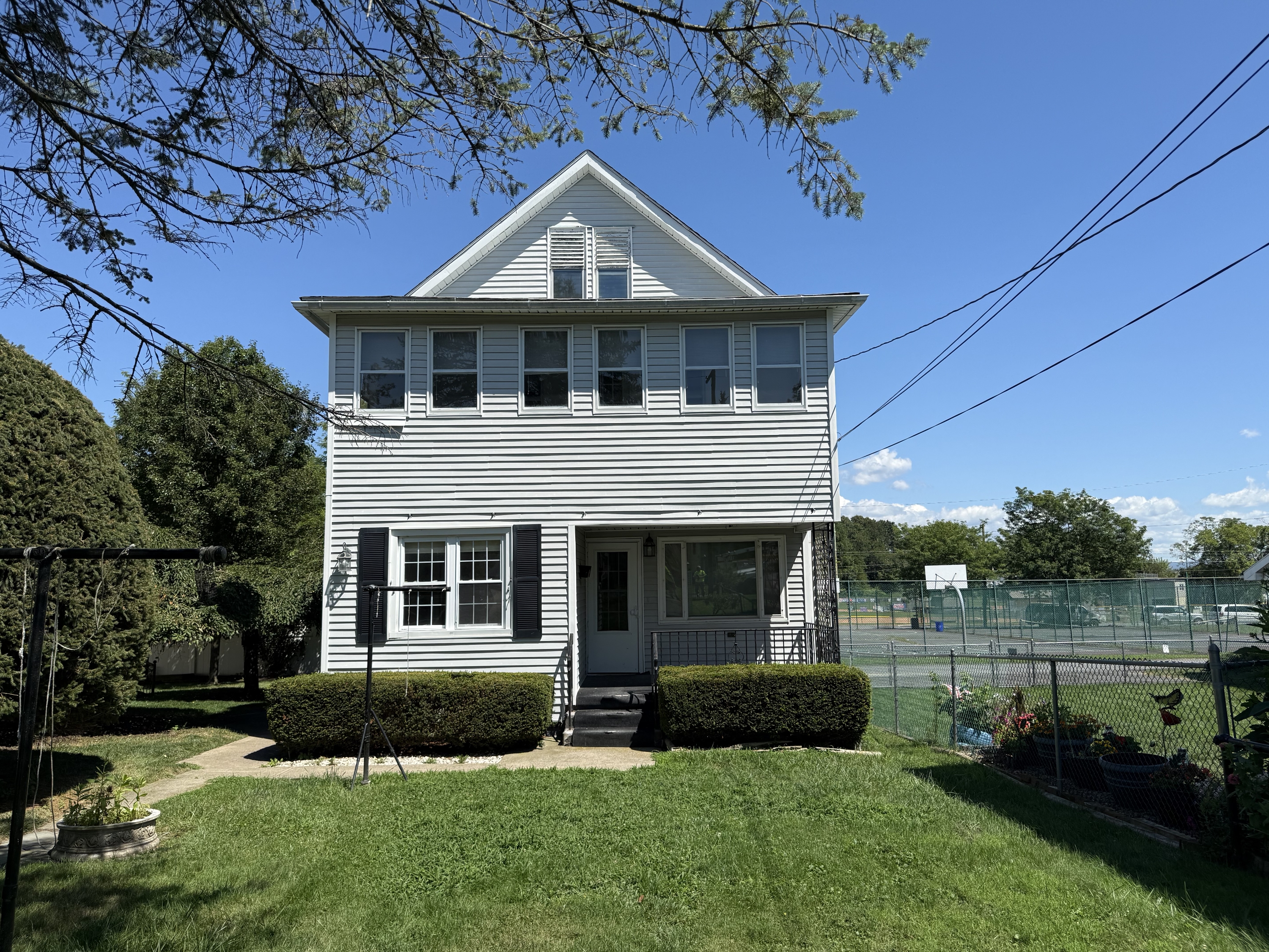1906 Farr Street - 1st fl