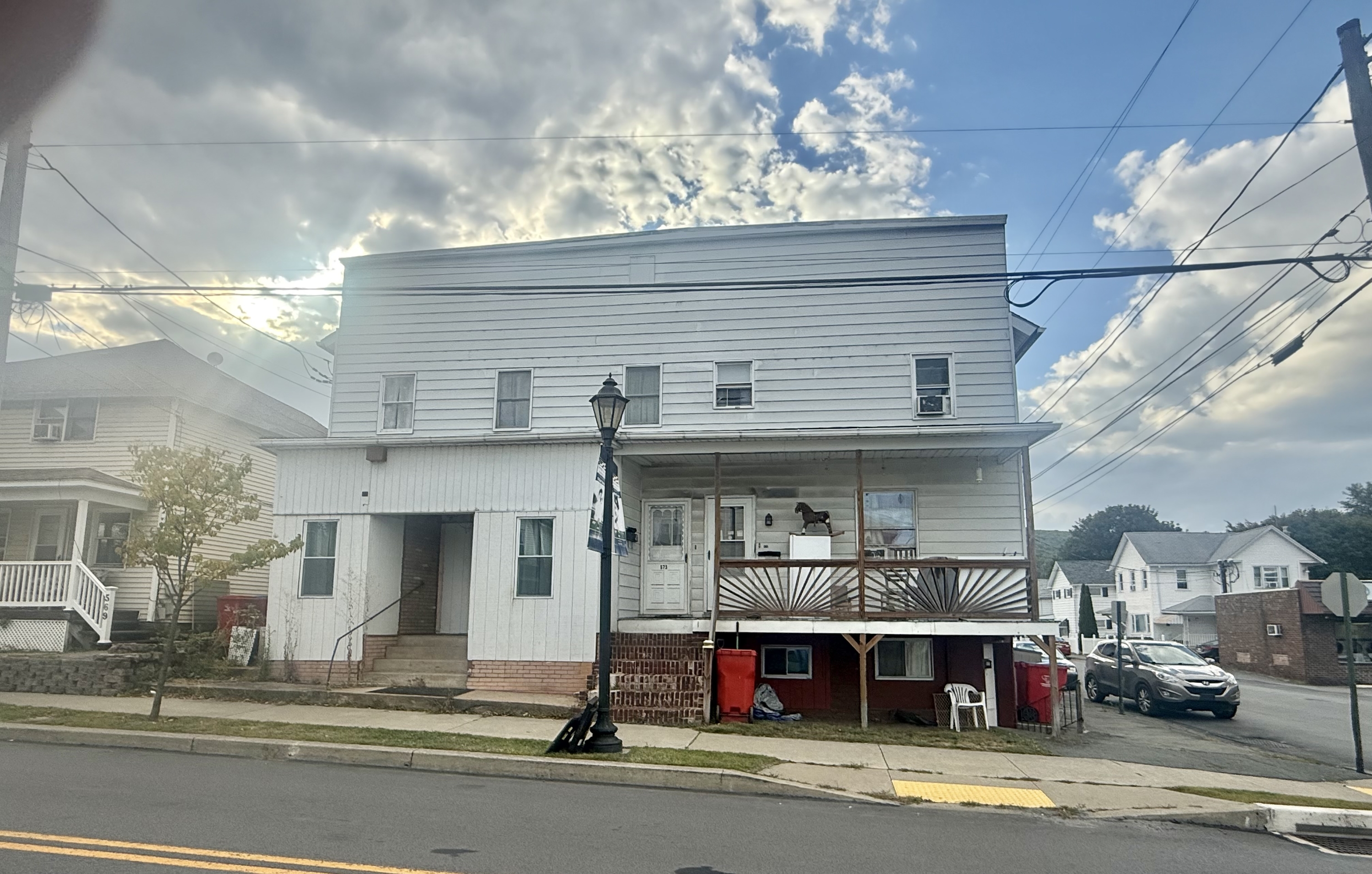 571  Washington Ave - 571